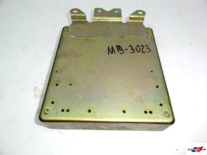 Calculateur Ecu MD175667 E2T38974 Bosch