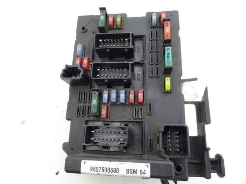 Boîtier de Fusibles BSM 9657608680 Peugeot 206 Neuf Origine