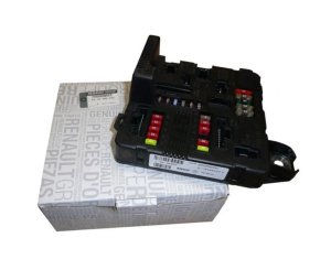 Boîtier Fusibles 8200306033 Renault Scenic II Megane II Original 