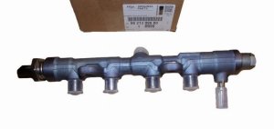 Rampe D'Injection 9821399680 Citroen C4 Peugeot 308 1.5 BLUEHDI Original