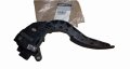 Potencjometr Pedału Gazu 180023067R Renault Megane IV Oryginał Nowy  (1).jpg