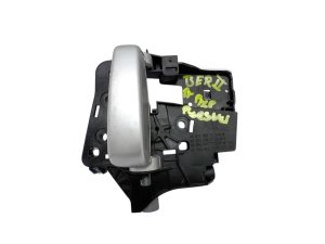 Poignée de porte intérieure arrière droite 9682100677 Berlingo 2