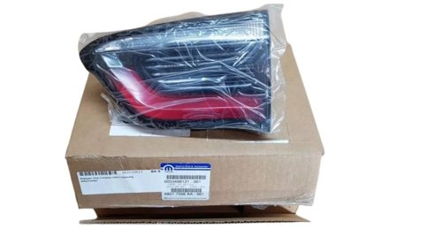 Feu arrière droit K68517556AA Jeep Compass 2017> Original Neuf 